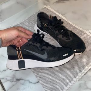 Nike Reposto Womens Size 8